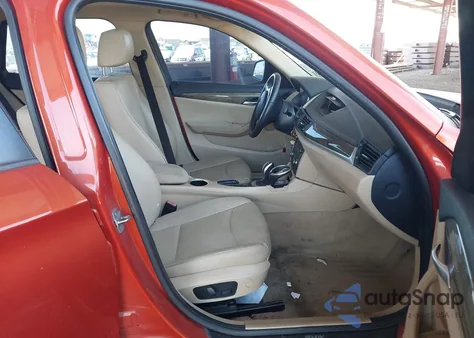 2015 BMW X1 xDrive28I из США, поврежденный, VIN WBAVL1C50FVY28066